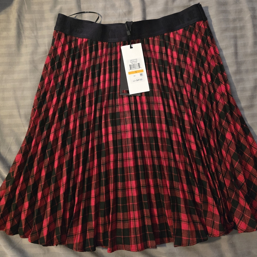 New DKNY Plaid Pleated Skirt With Brand Stretch Waistband Sz. Small